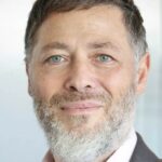 Portrait de Marc Oppenheim, nommé Directeur Prévention, Adaptation et Sécurité de Crédit Agricole Assurances, illustrant son rôle stratégique au sein du Groupe.