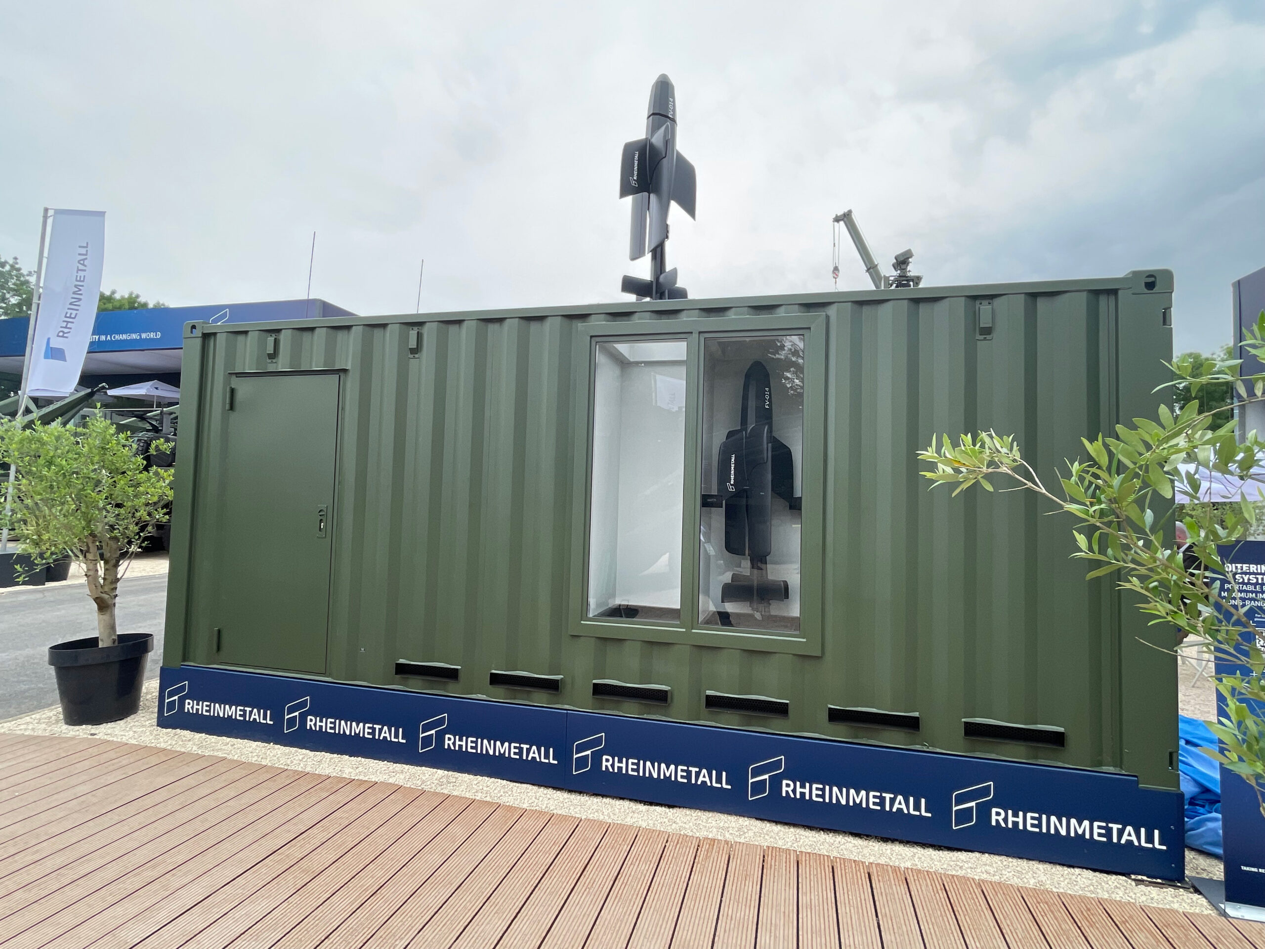 Lanceur conteneurisé CML de Rheinmetall pour la munition rôdeuse FV‑014, présenté à Eurosatory 2026.