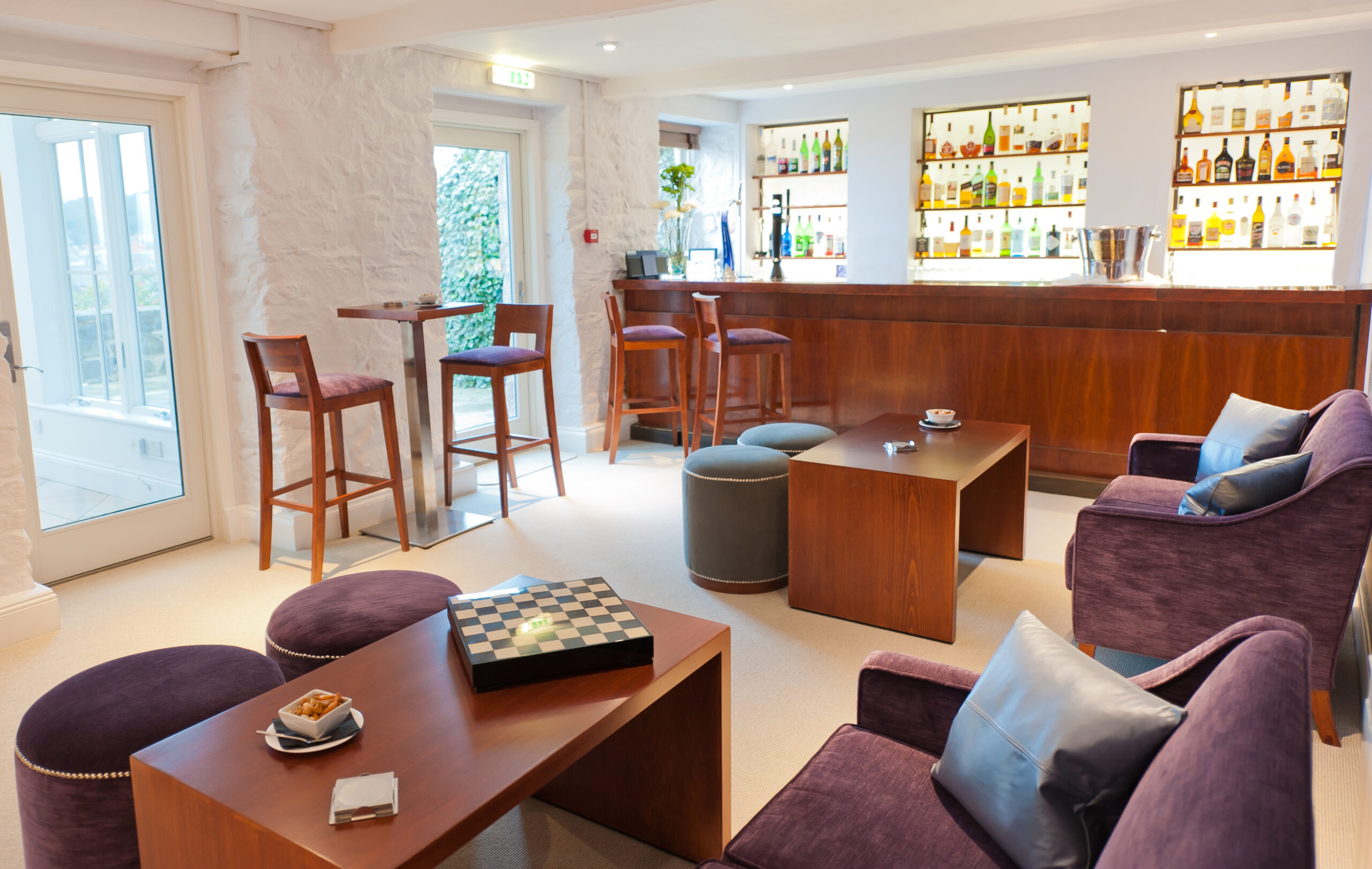 Interview exclusive avec Simon Dufty, directeur de La Frégate Hotel à Guernesey : vues sublimes, gastronomie marine et accueil sur‑mesure pour voyageurs français.