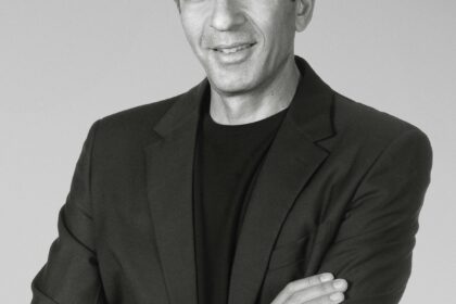 Kering nomme Gianfranco D’Attis à la tête d’Alexander McQueen pour renforcer le positionnement et accélérer le développement de la Maison.