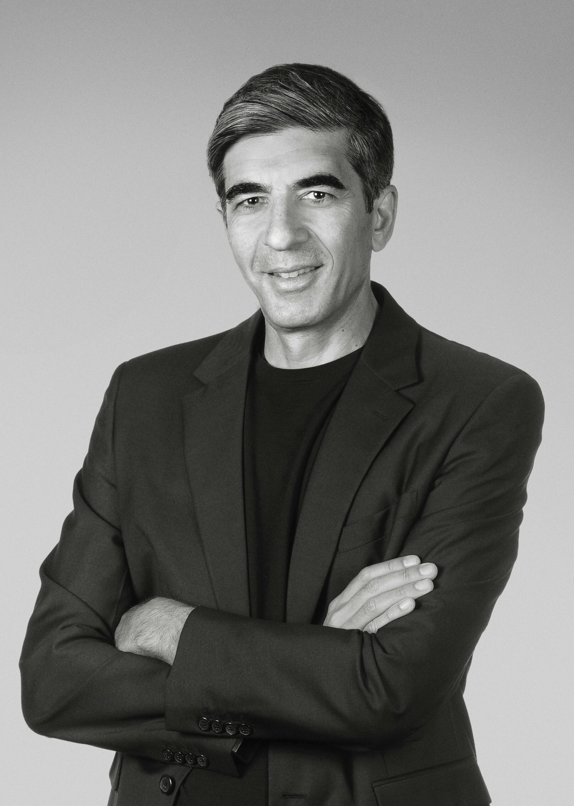 Kering nomme Gianfranco D’Attis à la tête d’Alexander McQueen pour renforcer le positionnement et accélérer le développement de la Maison.