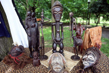 Analyse culturelle et linguistique de l’expression argotique “gros bangala” dans la culture francophone contemporaine.
