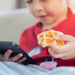 Quel lien entre alimentation et TDAH chez l’enfant ? Oméga‑3, microbiote, sucres, additifs : ce que montrent les études récentes.
