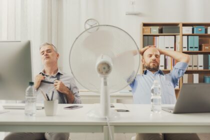 La canicule relance le débat sur l’adaptation des horaires de travail. Faut‑il éviter l’après‑midi pour protéger les salariés ? Une tribune qui interroge l’État.
