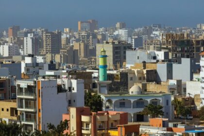 Graphique montrant le ralentissement de la croissance en Afrique subsaharienne en 2026 et les variations par pays selon le rapport de la BERD.