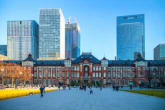 Bâtiments gouvernementaux de Tokyo symbolisant la montée en puissance du renseignement japonais et la création d’une agence inspirée de la CIA.