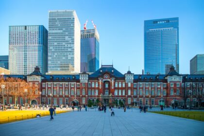 Bâtiments gouvernementaux de Tokyo symbolisant la montée en puissance du renseignement japonais et la création d’une agence inspirée de la CIA.