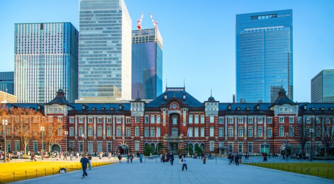 Bâtiments gouvernementaux de Tokyo symbolisant la montée en puissance du renseignement japonais et la création d’une agence inspirée de la CIA.