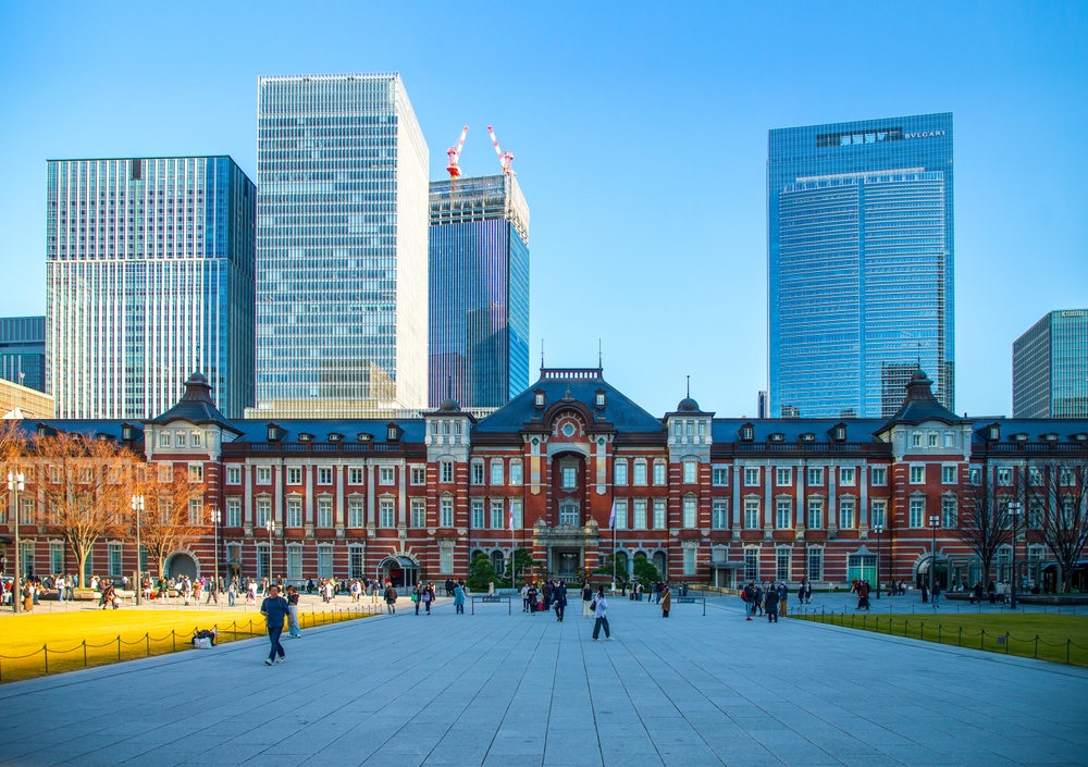 Bâtiments gouvernementaux de Tokyo symbolisant la montée en puissance du renseignement japonais et la création d’une agence inspirée de la CIA.