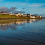 Découvrez Thurso, ville mystique du nord de l’Écosse : ruines anciennes, légendes marines et atmosphère envoûtante au cœur du Caithness.