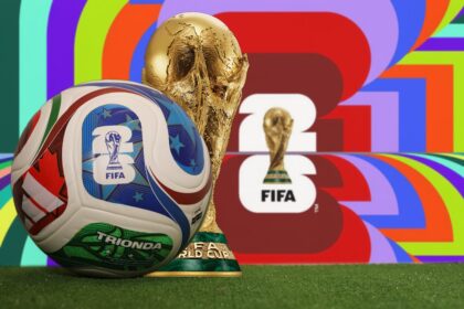 Carte du Mondial 2026 montrant les stades aux États‑Unis, au Canada et au Mexique, illustrant l’édition élargie à 48 équipes et ses enjeux sportifs et géopolitiques.