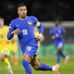 Image du match France–Sénégal lors de la Coupe du monde 2026, illustrant la victoire 3–1 des Bleus avec un doublé de Mbappé et un but de Barcola.