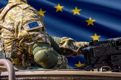 L’Europe modernise sa défense avec l’IA, les drones et le cyber, mais sans doctrine claire. Une transition technologique qui interroge sa souveraineté et sa sécurité.