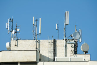Télécoms : le marché français au bord de la rupture face à l’explosion des coûts et à la fin du low‑cost