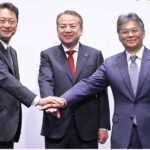 Image illustrant les dirigeants de SMBC, Fujitsu et SoftBank annonçant une plateforme de santé numérique destinée à moderniser le système médical japonais.