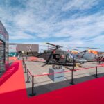 Hélicoptère militaire multirôle AW149 de Leonardo exposé au Salon de Farnborough