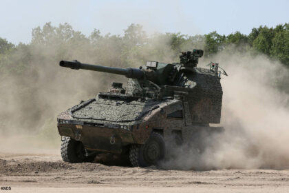 Rheinmetall décroche un contrat majeur pour l'armée britannique : fourniture de 72 systèmes d'armes RCH 155mm produits à Telford. Découvrir les détails.