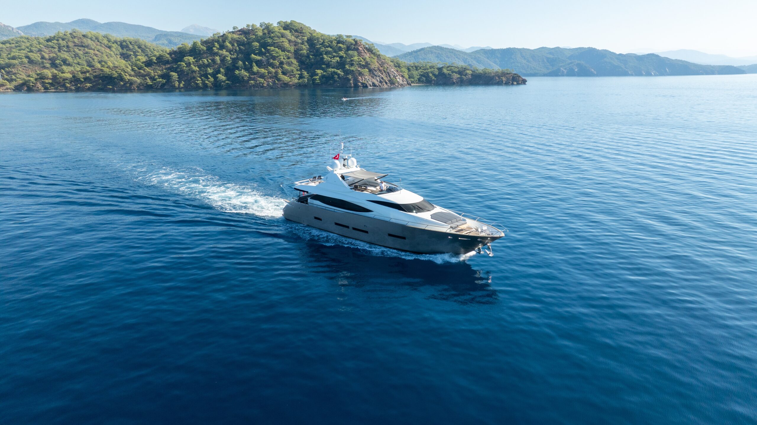 Louer un yacht, c’est vivre des vacances exclusives, libres et immersives. Découvrez pourquoi cette expérience haut de gamme séduit une nouvelle génération de voyageurs.