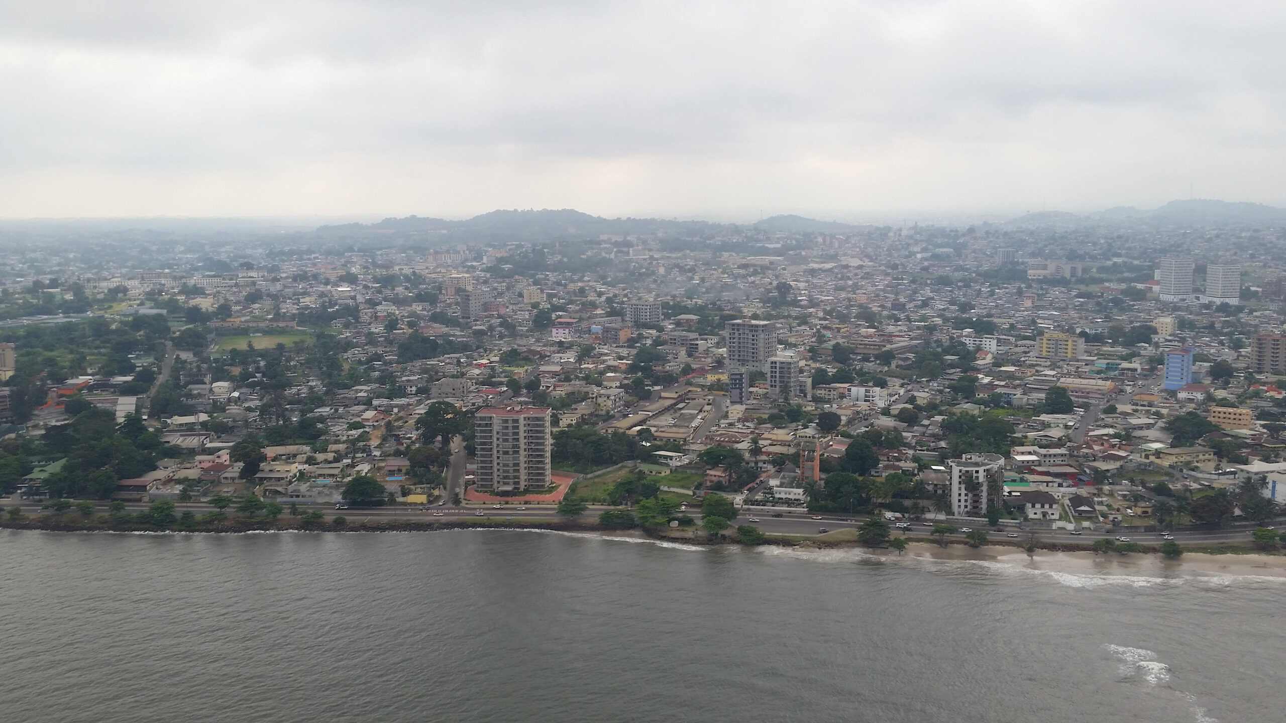 Négociations financières entre les représentants du Gabon et du FMI sur la dette publique.