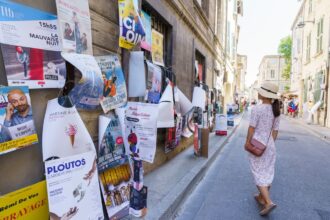 Théâtre, Festival d’Avignon, Culture française, Patrimoine, Spectacle vivant, Molière, Accessibilité culturelle, Prix des places, Fabrice Luchini, Pierre Arditi