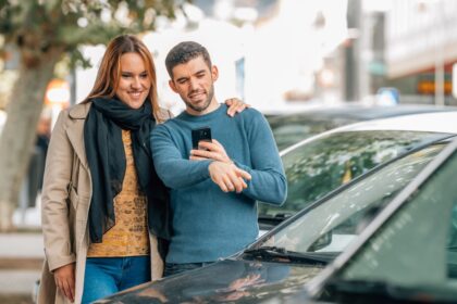 Graphique montrant la baisse des ventes de véhicules d’occasion en 2026 et la progression des motorisations électrifiées en France.