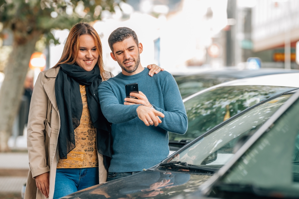 Graphique montrant la baisse des ventes de véhicules d’occasion en 2026 et la progression des motorisations électrifiées en France.