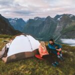 Le bivouac devient la grande tendance touristique de 2026, porté par l’envie de nature, de liberté et d’expériences authentiques en plein air.
