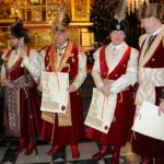 Découvrez l’histoire de la Confrérie des Chevaliers du Tastevin, ordre bourguignon qui célèbre le vin, les rites et le patrimoine du Clos de Vougeot.