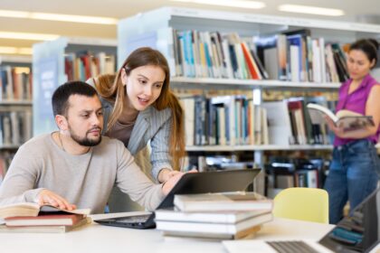 Crédit à la consommation, achats de septembre : attention aux pièges ! Découvrez comment anticiper et lisser le budget de la rentrée scolaire sans vous endetter.