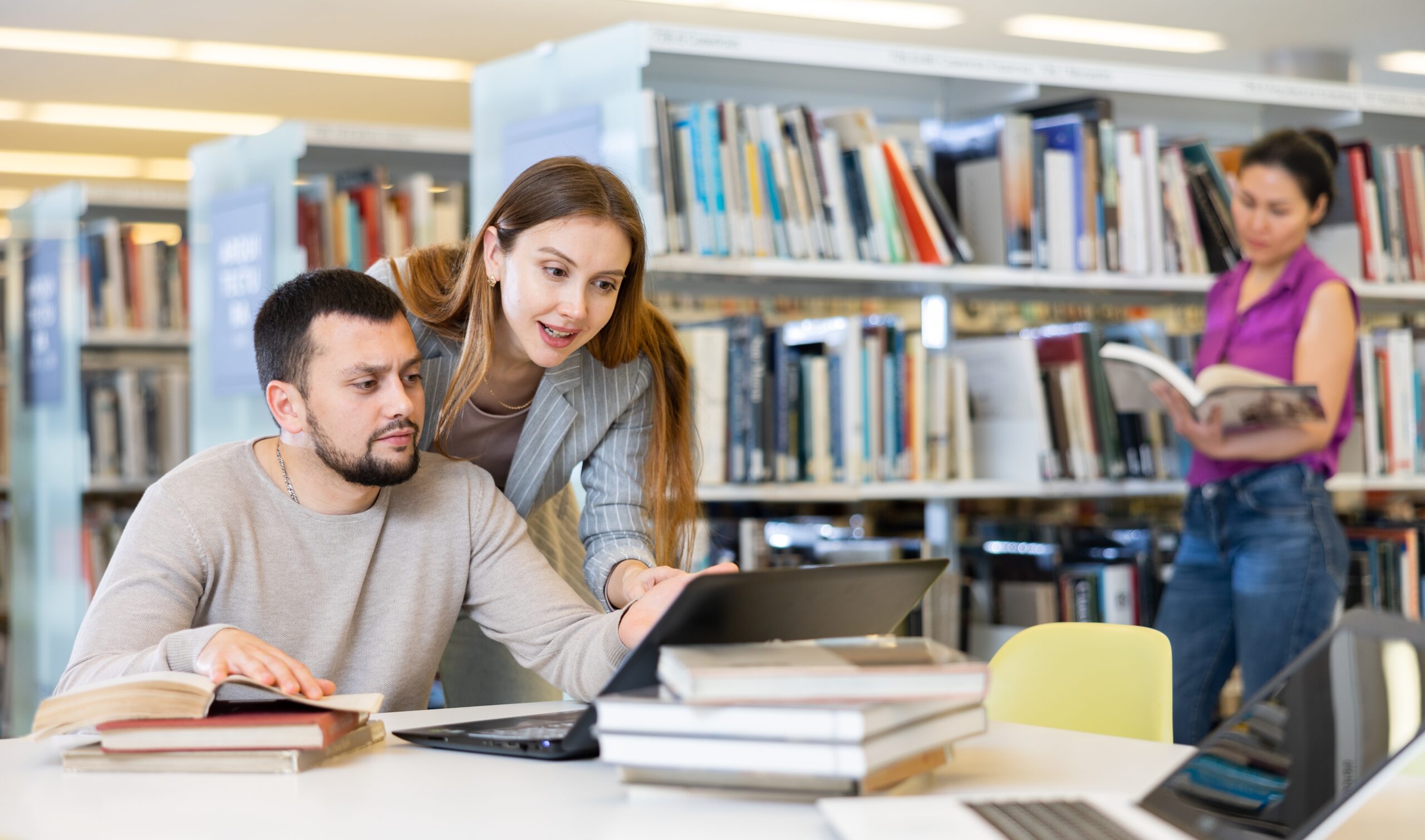 Crédit à la consommation, achats de septembre : attention aux pièges ! Découvrez comment anticiper et lisser le budget de la rentrée scolaire sans vous endetter.
