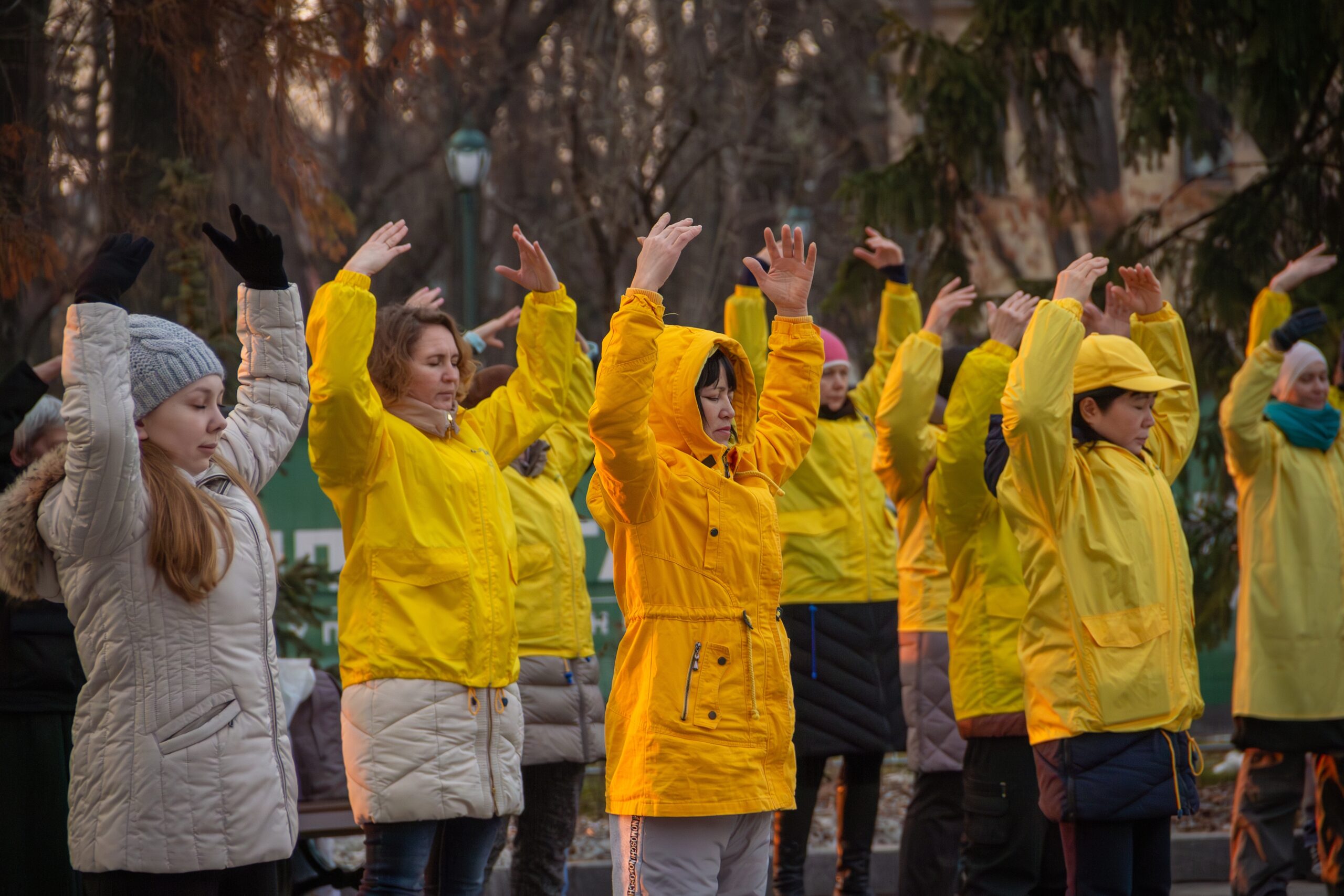 Découvrez le Falun Gong, pratique chinoise mêlant méditation, exercices doux et valeurs d’Authenticité, Bonté et Patience, reconnue dans le monde entier.