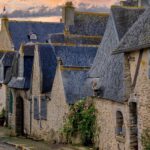 Découvrez Kerleboussi, un village secret de Bretagne sud. Un lieu calme, authentique et idéal pour les voyageurs en quête de nature.
