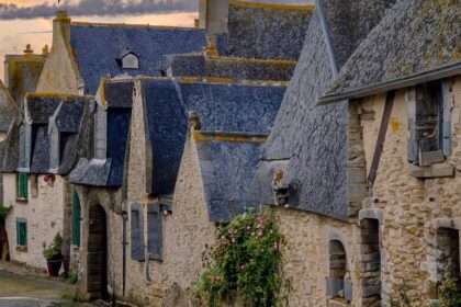 Découvrez Kerleboussi, un village secret de Bretagne sud. Un lieu calme, authentique et idéal pour les voyageurs en quête de nature.