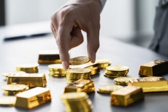Le prix de l’or ne se limite pas au cours spot : or physique, or papier, prime, géopolitique et banques centrales déterminent sa vraie valeur.
