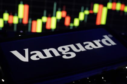 Bureaux de Vanguard et marché obligataire international pour la gestion du fonds Global Short-Term Core Bond.