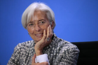 Christine Lagarde envisage de quitter la BCE avant 2027 pour porter une voix européenne dans la présidentielle française, reconfigurant le débat politique.