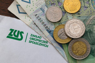Fitch attribue à Compensa la note ‘A’ avec perspective négative, portée par le soutien de VIG mais pénalisée par une forte exposition à la dette souveraine polonaise.