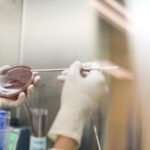 Face à la hausse des IST en Europe, brisons le silence et le jugement. Intensifier le dépistage et lever les tabous est une urgence humaine et sanitaire.
