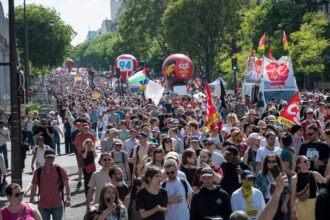 Le chômage augmente pour le sixième trimestre, à 8,3 %
