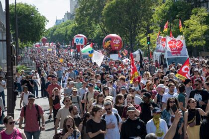 Le chômage augmente pour le sixième trimestre, à 8,3 %