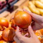 Analyse du marché de l'oignon à l'été 2026 : impact de la sécheresse sur les prix en Europe, explosion du fret américain et nouvelles dynamiques d'exportation.
