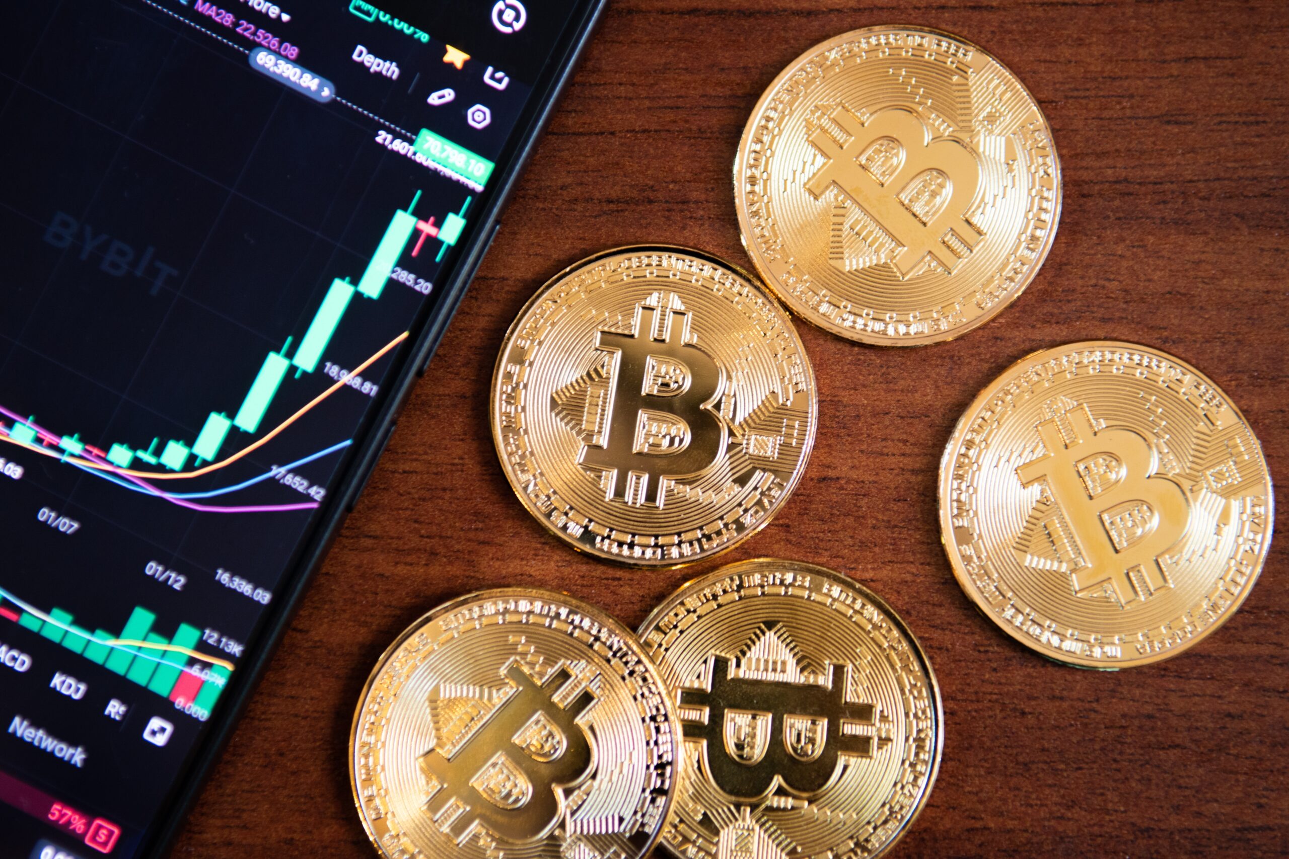 La blockchain rend-elle vos placements plus sûrs ? Decryptage de la position de Fitch Ratings sur la tokenisation des fonds, entre mythes et vrais risques.