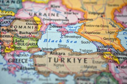 Un drone naval ukrainien patrouillant en mer Noire face aux positions russes.