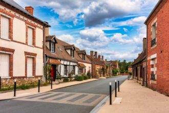 Déclin démographique rural : quand l'État abandonne les territoires