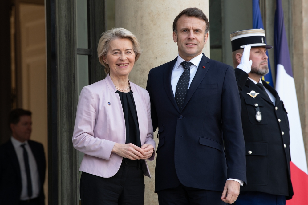 France : ingouvernable à Paris, forte à Bruxelles