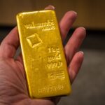 • Comptoir de la Maison Française de l'Or à Paris pour la vente de métaux précieux.