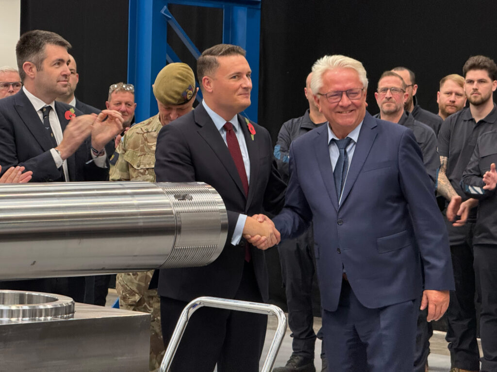 rheinmetall-uk-gun-hall-telford-artillerie